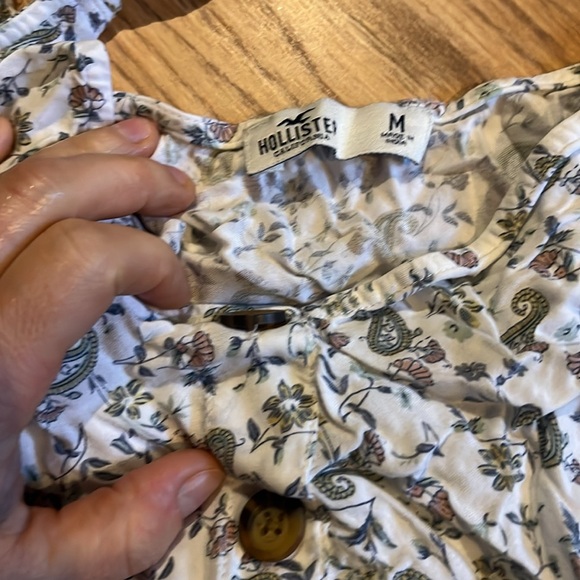 Hollister medium tank top - Picture 2 of 2